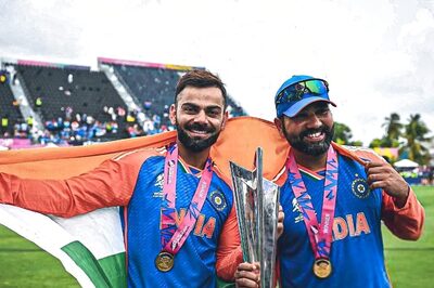 'Tu Bhi Thodi Trophy Pakad Le': Virat Kohli Pulls Rohit Sharma for this Epic Picture with World Cup Trophy