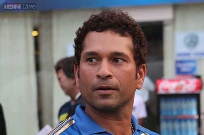 Emotional Sachin Tendulkar leaves film, TV stars in tears