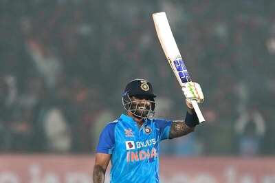 IND vs SL, 3rd T20I: Twitter Bows Down to Suryakumar Yadav For Smashing 45-ball Century