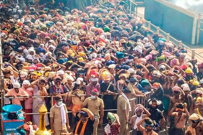 Sabarimala Temple Draws Massive Pilgrim Turnout on New Year Day