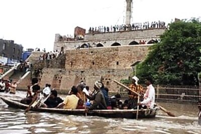 Andhra still reels under floods, Karnataka seeks help