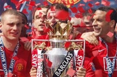 Manchester United wins third straight EPL title