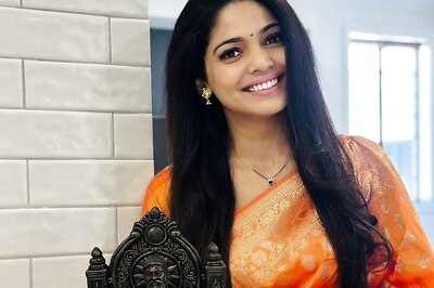 Actress Pooja Sawant Enshrines Shivaji Maharaj Idol At Her New Home In Australia