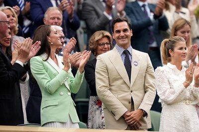 Roger Federer Gets Standing Ovation as he Walks Out to Royal Box on Day 2 of Wimbledon 2023: WATCH