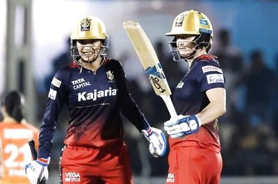 'Just Giving the Singles to Her and Watching It': Smriti Mandhana Mesmerised Over Sophie's 'Devine' Knock