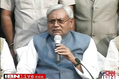 Teachers throw slippers at Bihar CM Nitish Kumar