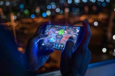 Smartphone Dependency Comes First, Depression Later