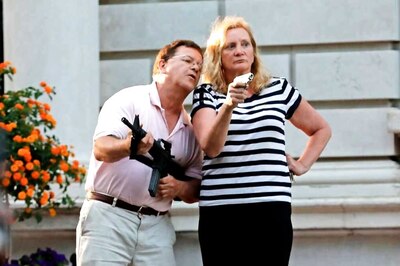 Governor Pardons US Couple Who Waved Guns at Black Lives Matter Protesters