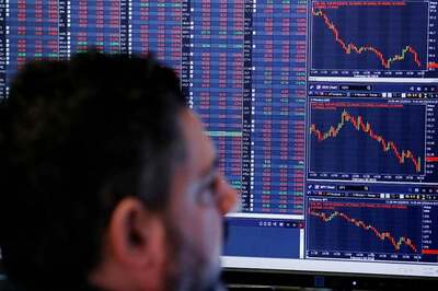 Top Fund Manager Advises Asian Investors to Buy, Not Sell Stocks: Report