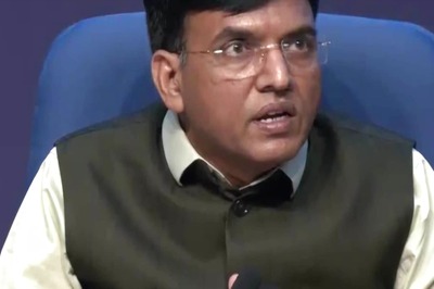 As Karnataka Reports 2 Omicron Cases, Mandaviya Meets Airport, Health Officials to Discuss Covid-19 Screening