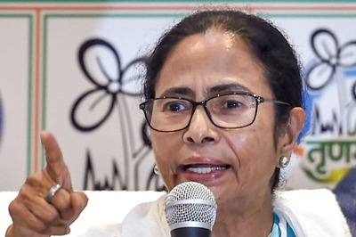 Govt Using Brute Force to Scuffle Voices of Dissent in Kashmir: Mamata Banerjee