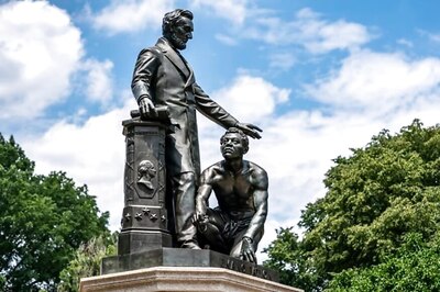 US Protesters Urge to Remove Statues of Slave Kneeling Before Abraham Lincoln