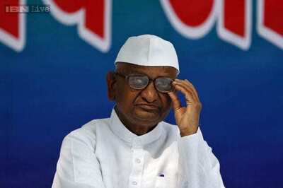 Sonia Gandhi's support against Land Bill politically motivated: Anna Hazare