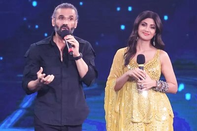 Watch: Shilpa Shetty Makes Grand Comeback on Super Dancer 4, Shakes a Leg With Suniel Shetty
