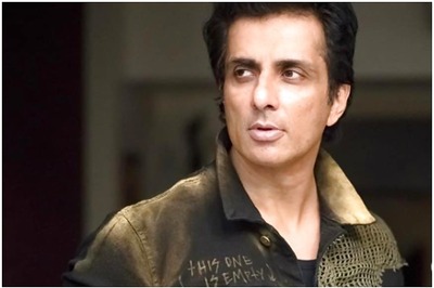 Sonu Sood Launches Helpline for Migrant Workers, Receives 70,000 Calls on Day 1