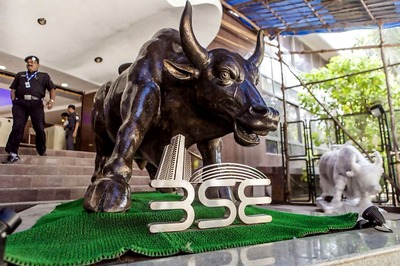 Sensex Tumbles Over 289 Points, Bank and Auto Stocks Drag