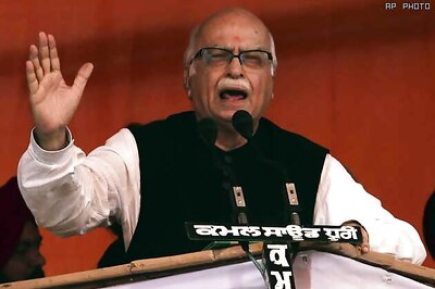 Advani quotes Bangla envoy who finds faults with Pak