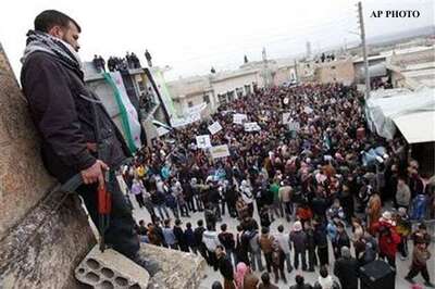 Dozens killed in Syria, Red Cross urges cease-fire