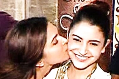 Deepika Padukone Kisses Anushka Sharma in Front of Karan Johar in Viral Video; Fans React
