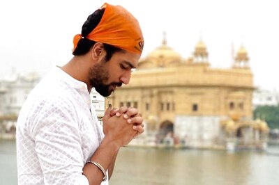 Vicky Kaushal Visits Golden Temple Ahead of  Sardar Udham Singh Shoot