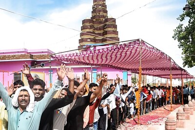 Ayodhya’s Ramjanmabhoomi Temple Gets Ultramodern Path: Locals Walk Down the Memory Lane