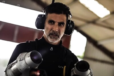 Bollywood Star Akshay Kumar Learns to Fly a Jet Suit by Gravity Industries: Watch Video