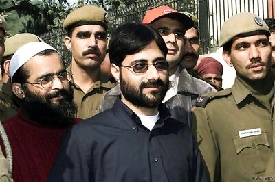 Allow family to perform last rites: Afzal's wife