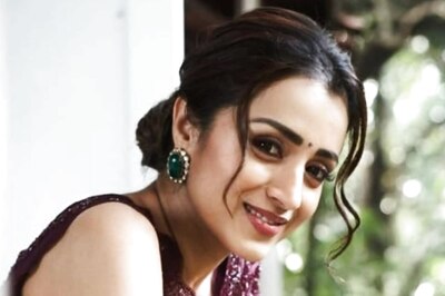 Trisha Krishnan Attends Ponniyin Selvan Success Party Despite Leg Injury