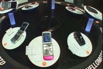 Europe plugs in, to get universal cellphone charger