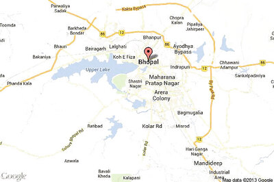 Police lathi-charge Congres workers on way to MP Assembly