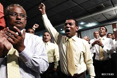 Maldives ex-prez demands election, warns of protests