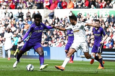 Wilfried Bony scores on return as Manchester City beat Swansea City 4-2