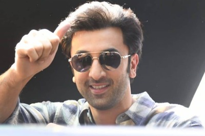 Ranbir Kapoor Is All Smiles as He Gets Papped in The City; Fans Root for His Wedding with Alia Bhatt