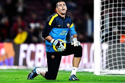 Barcelona goalie Valdes rejects contract renewal offer