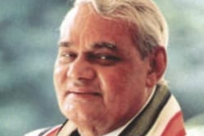 Vajpayee backs Advani for PM post