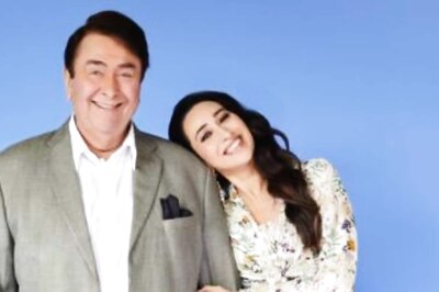 Kareena Kapoor Khan Showers Love on Karisma Kapoor, Randhir Kapoor as They Head to The Kapil Sharma Show