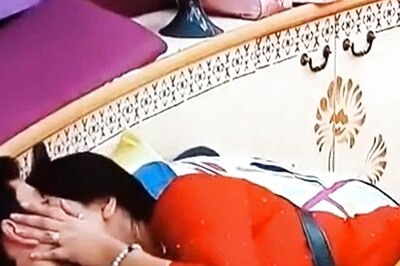 Bigg Boss Tamil: Were Marina Abraham and Rohit Sahni Kissing Under The Blanket?