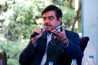 Shatrughan 'Shotgun' Sinha Fires at PM Narendra Modi Again With 'Chaiwala' and 'Mann ki Baat' Jibes