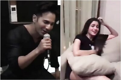 Varun Dhawan Sings Humsafar from Badrinath Ki Dulhania in Throwback Video as Alia Bhatt Cracks Up