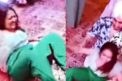 Neha Kakkar Rolls On the Floor, Does Naagin Dance with Husband Rohanpreet Singh; Watch Video