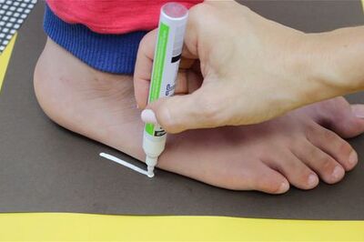 How to Make Footprint and Handprint Turkeys