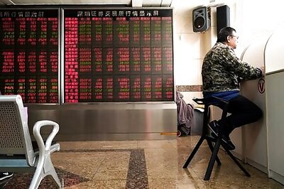 Dollar gains but Wall Street retreats as Fed nixes dovish measure