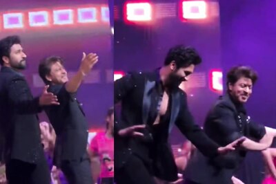 Shah Rukh Khan, Vicky Kaushal Sets Stage on Fire As They Dance on Mere Mehboob Mere Sanam | Watch