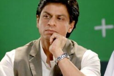 In Pics: SRK allows cheating on game show!