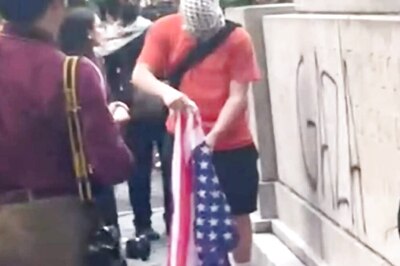 Anti-Israel Protesters Burn US Flag, Vandalize World War Memorial As Cops Block Them From Reaching Met Gala