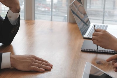 Boss Picks Employees To Ensure They Don't Call In Sick During Snowstorm