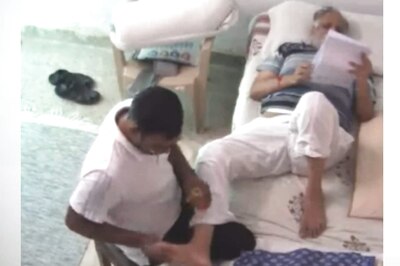 Satyendar Jain's 'Masseur' a Tihar Prisoner, Not Physio, Say Jail Sources; AAP Slams 'Witch-Hunt'