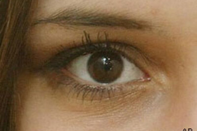 Why do the colour of our eyes differ?