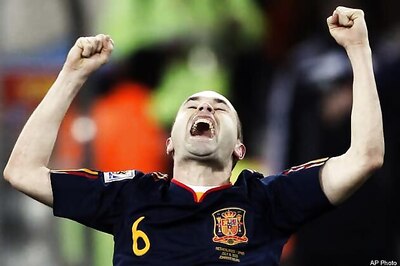 Iniesta dedicates goal to memory of Jarque