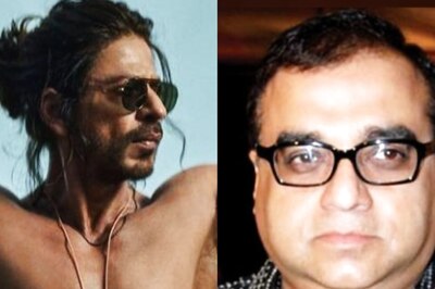 Shah Rukh Khan’s Pathaan to Clash With Rajkumar Santoshi’s Gandhi-Godse Ek Yudh